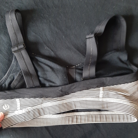 EUC no padding size 6 lululemon sports bra - Picture 2 of 2